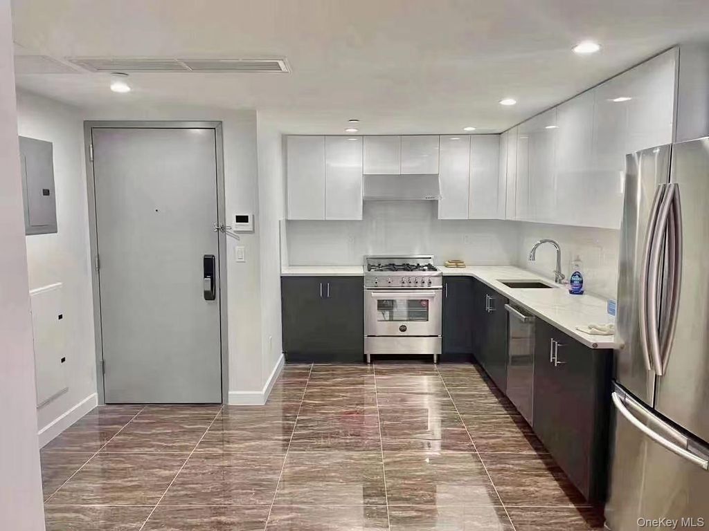 Photo of 158-15 Union Turnpike #309N, Fresh Meadows, NY 11366 (MLS # 967423)