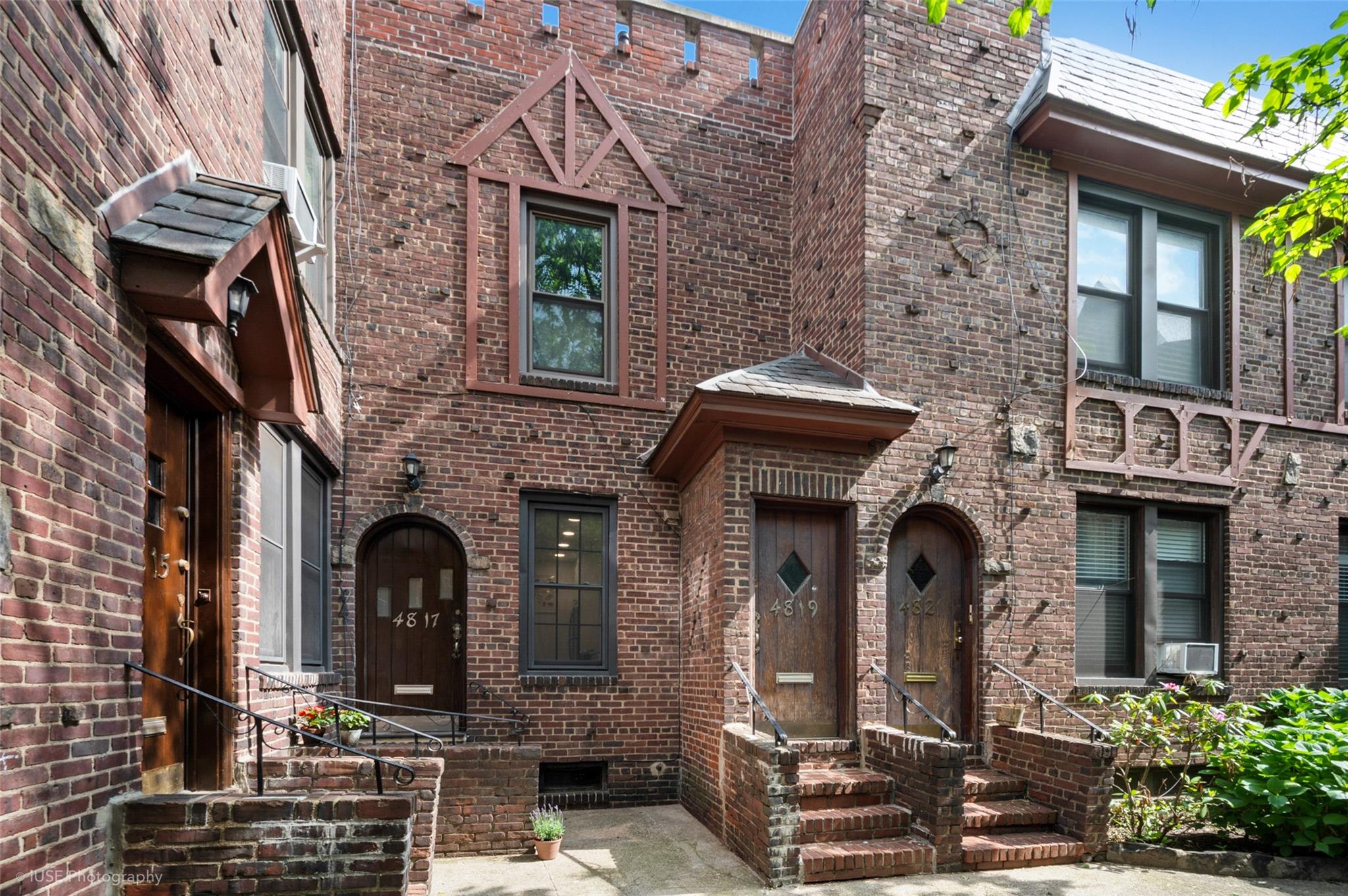 39th Place 1, Sunnyside, Queens, NY - 1 Bedrooms  
1 Bathrooms  
3 Rooms - 