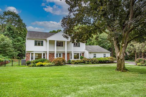 24 Norma Lane Dix Hills NY 11746