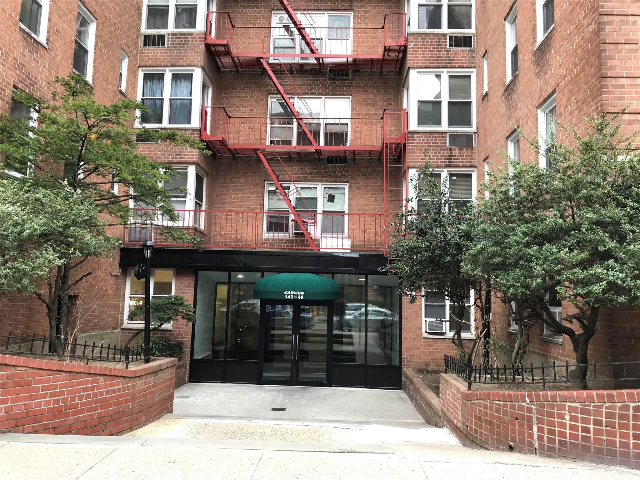 Property for Sale at 41st Avenue 2G, Flushing, Queens, NY - Bedrooms: 2 
Bathrooms: 1 
Rooms: 5  - $459,000