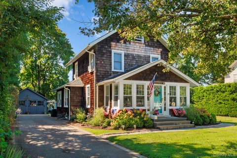 Photo of 16 Robbins Avenue, Amityville, NY 11701 (MLS # 1047195)