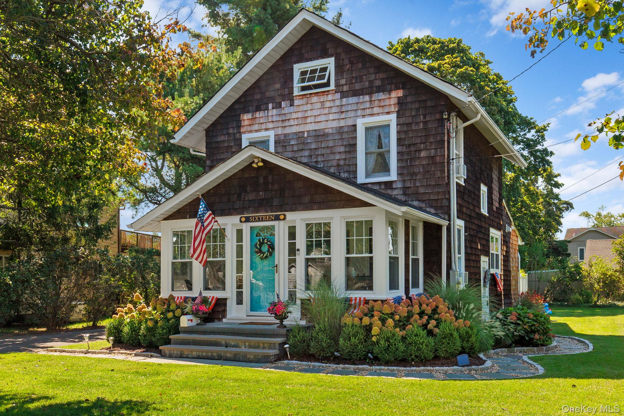 16 Robbins Avenue