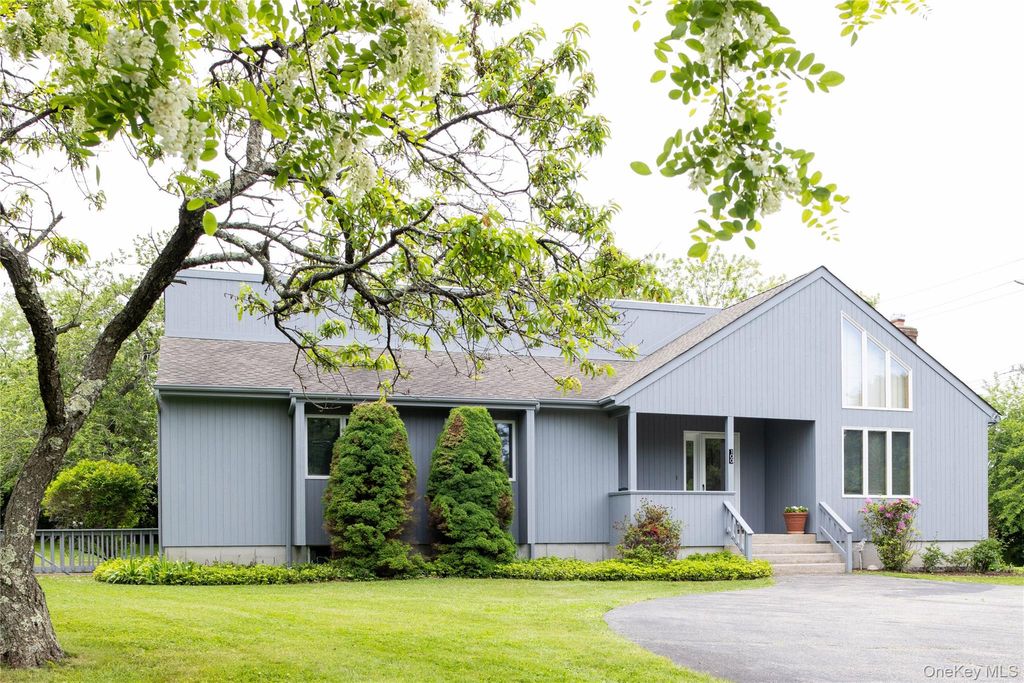 Photo of 100 Bayberry Lane, Southold, NY 11971 (MLS # 1004231)