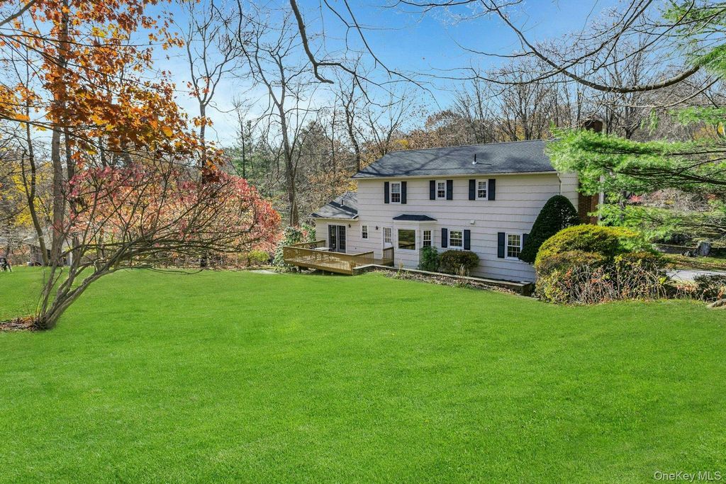 Photo of 6 Douglas Drive, Katonah, NY 10536 (MLS # 942334)