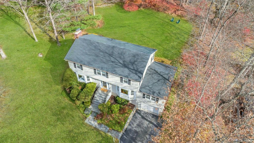 Photo of 6 Douglas Drive, Katonah, NY 10536 (MLS # 942334)