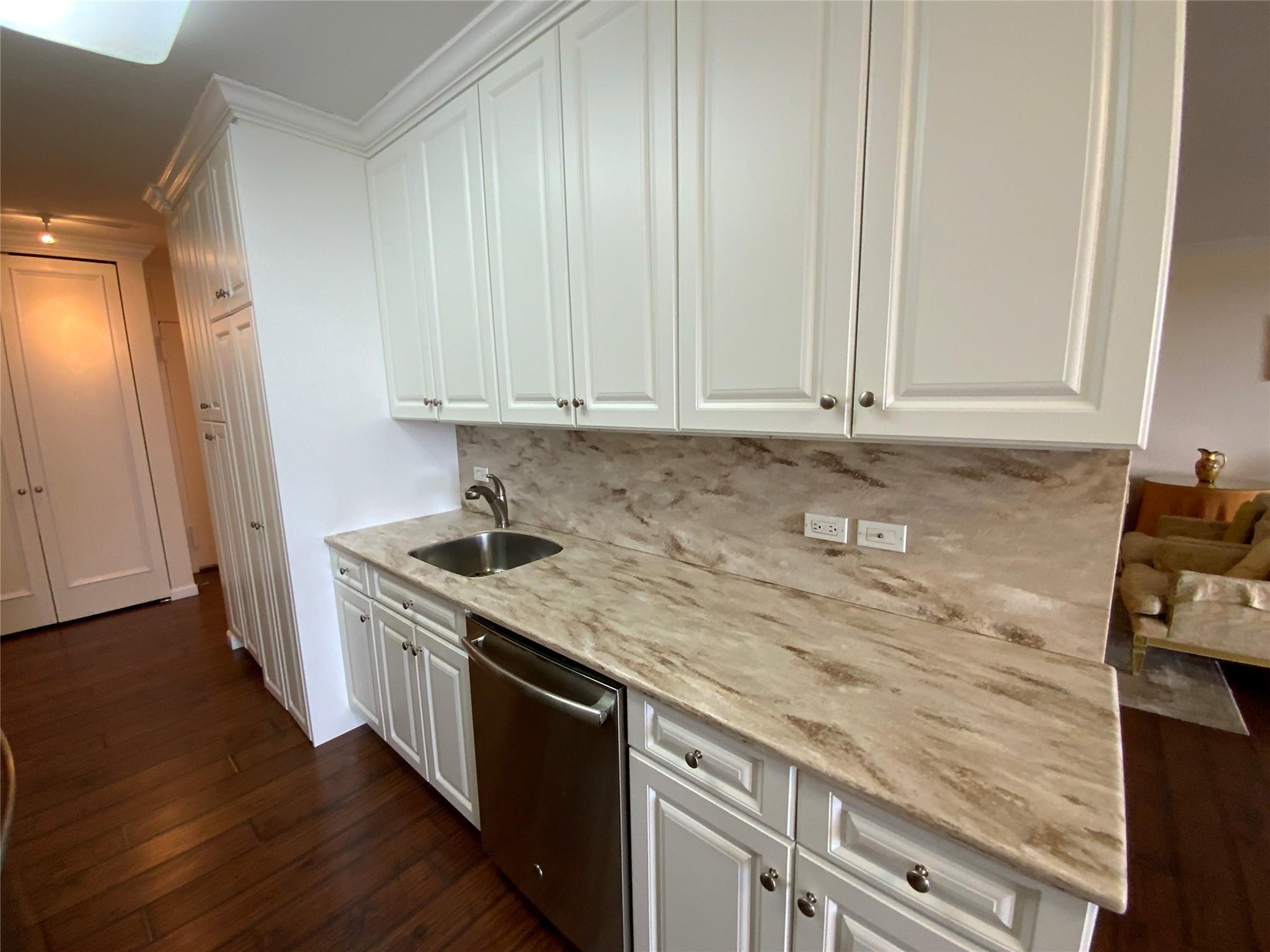 27010 Grand Central Parkway #15K, Floral Park, New York image 12