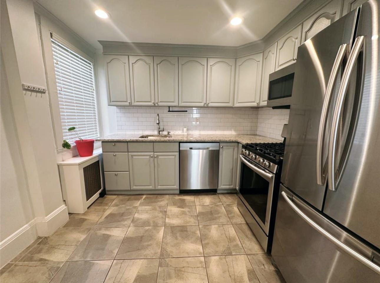 57 Clarendon Avenue 1 - First Floor