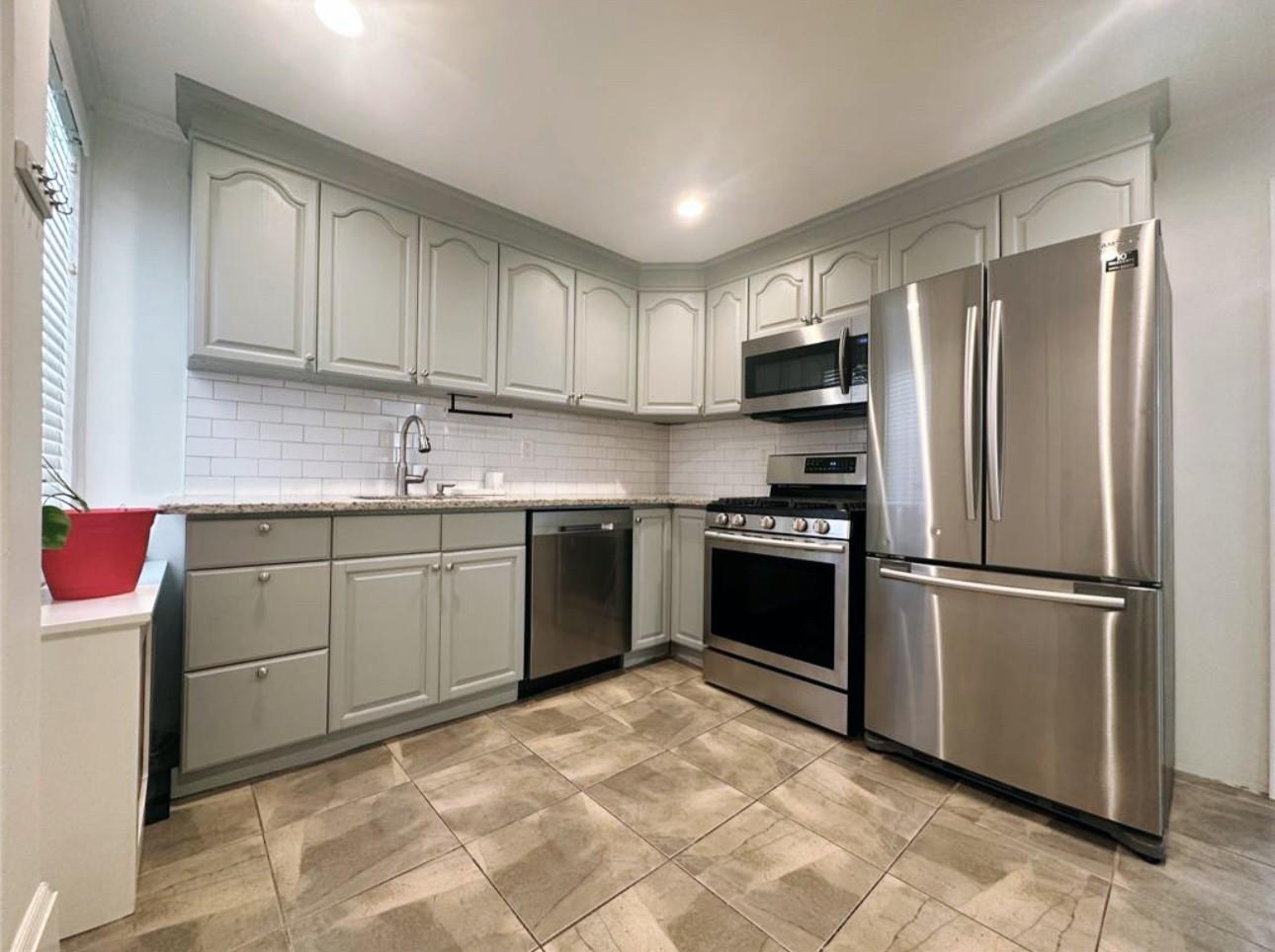 57 Clarendon Avenue 1 - First Floor