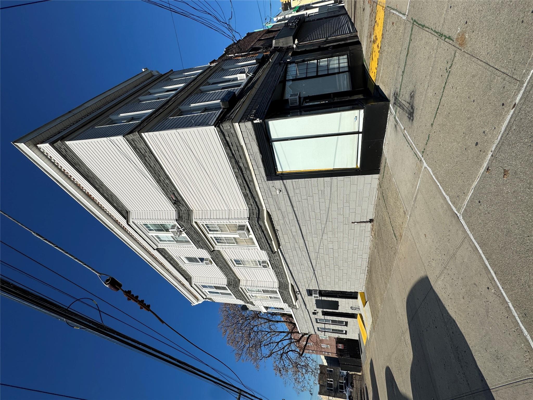 3182 E Tremont Ave
