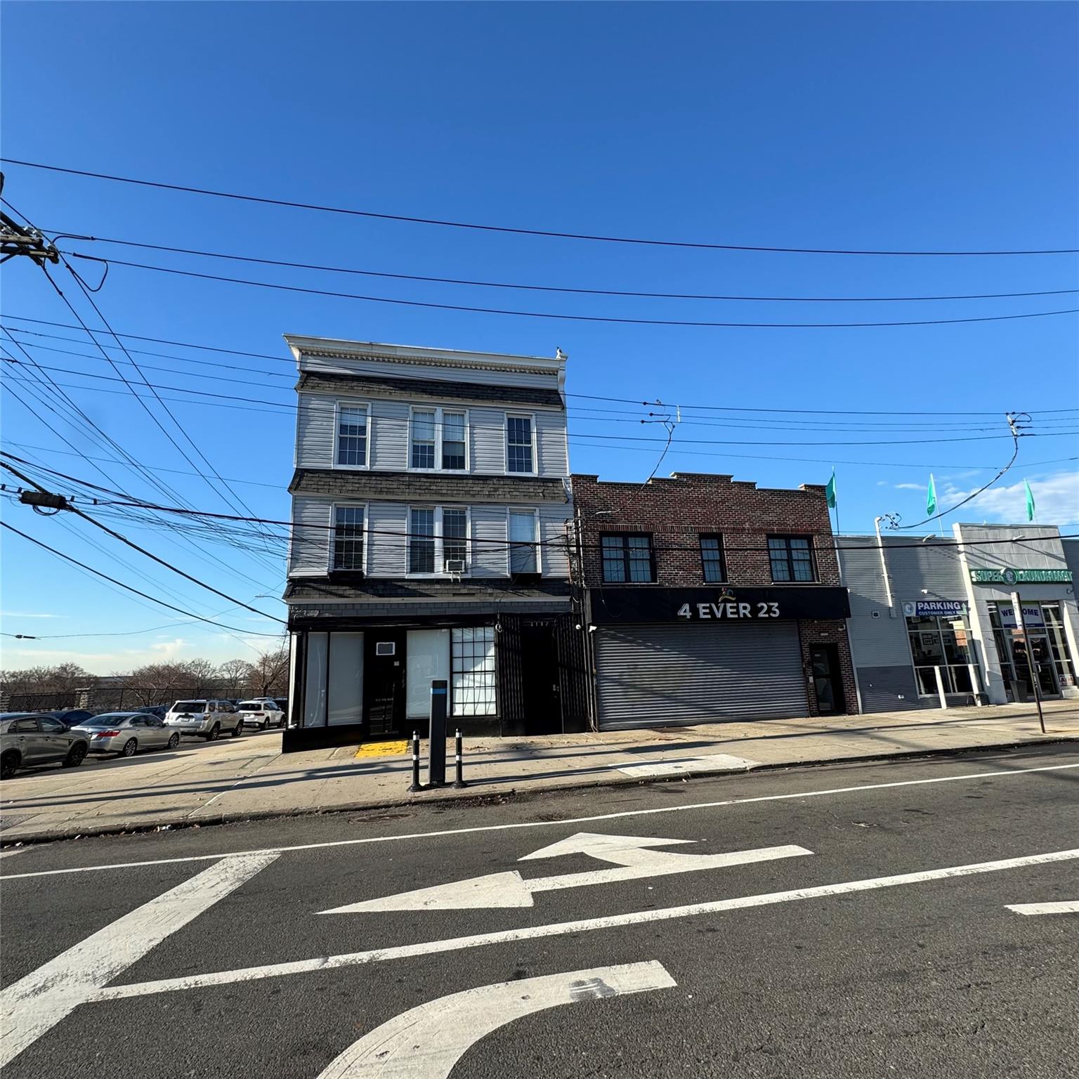 3182 E Tremont Ave