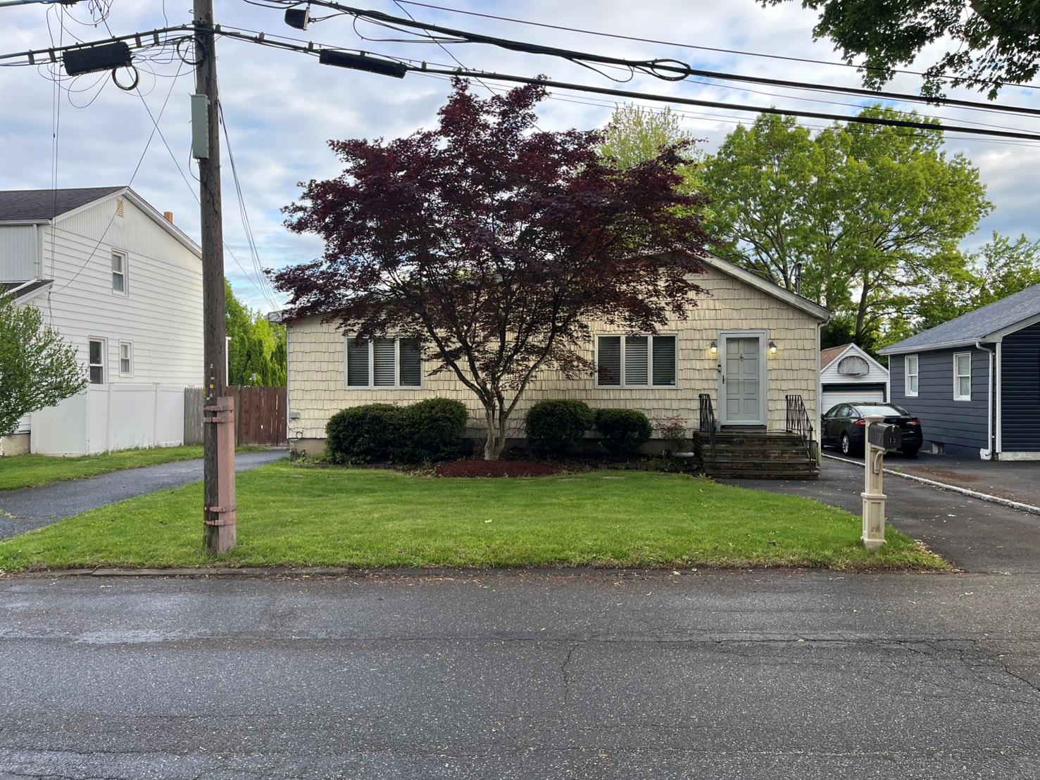 13 Reinhart Court, Melville, New York image 3