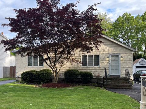 13 Reinhart Court Melville NY 11747
