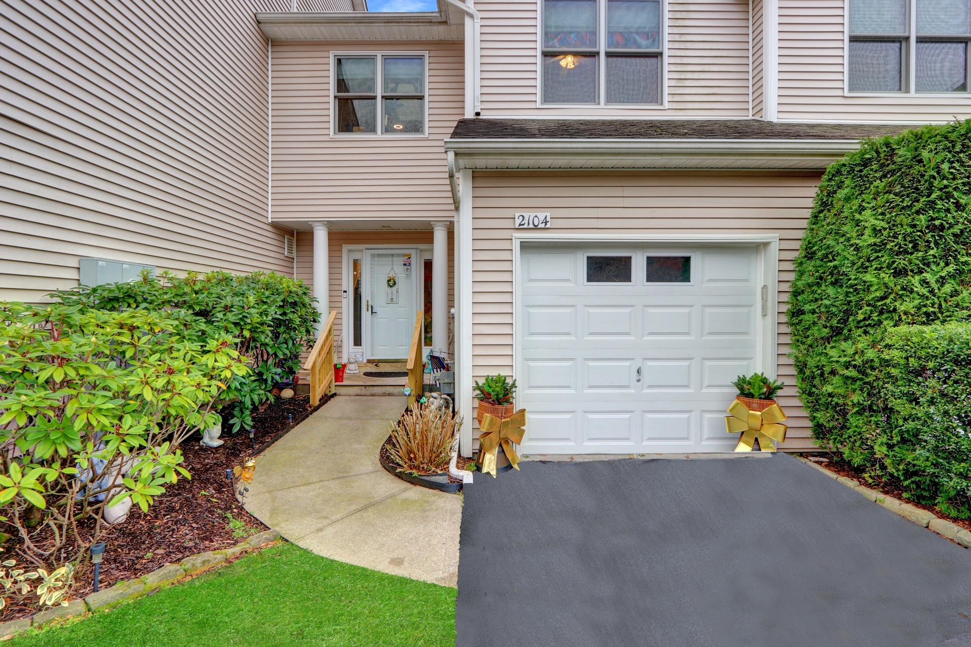 2104 Cedar Path #2104, Riverhead, New York image 2