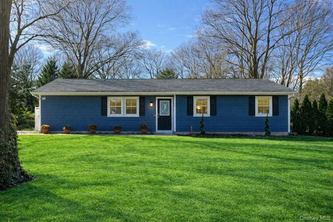 Photo of 78 Juniper Avenue, Ronkonkoma, NY 11779 (MLS # 946809)