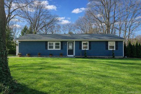 Photo of 78 Juniper Avenue, Ronkonkoma, NY 11779 (MLS # 946809)