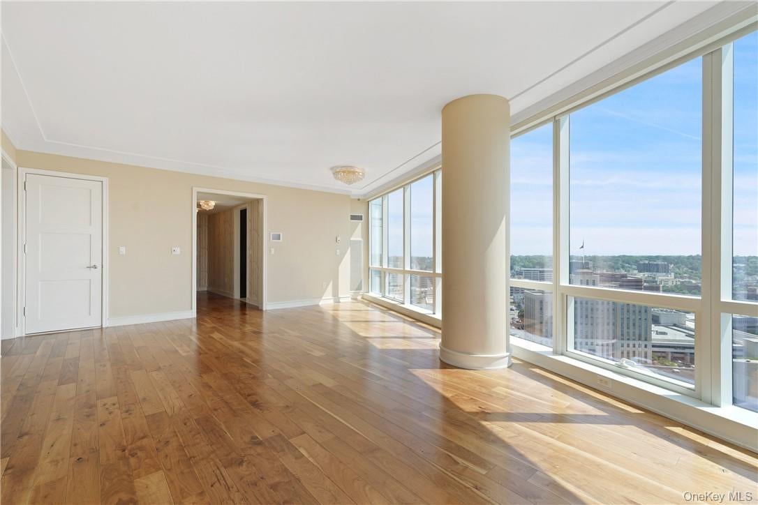 1 Renaissance Square 21E