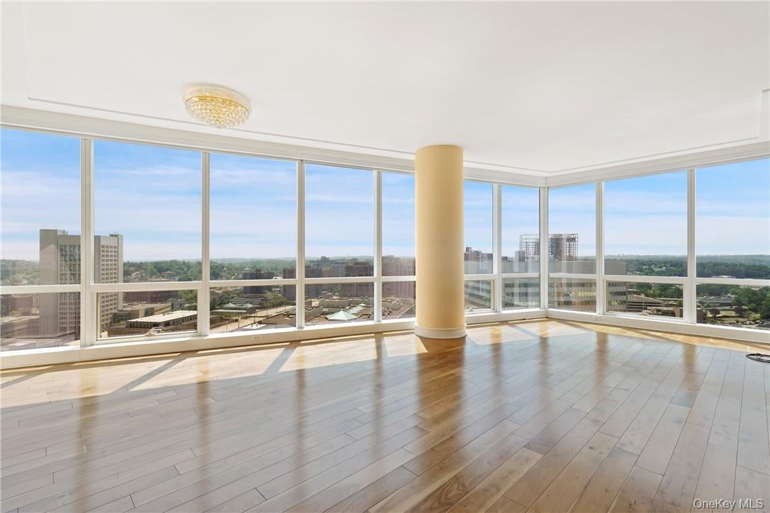 1 Renaissance Square 21E