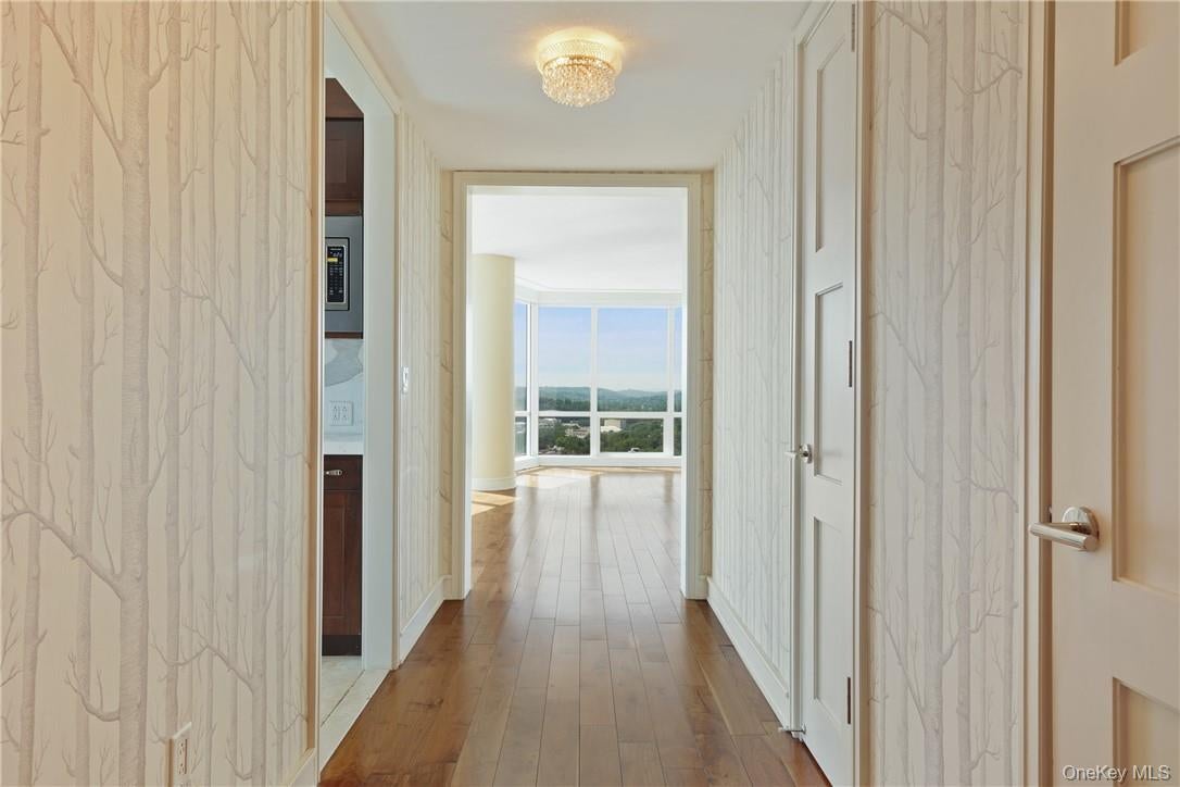 1 Renaissance Square 21E