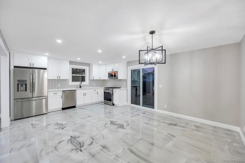 27 Ash Street, Central Islip, NY 11722 - MLS#: 952941