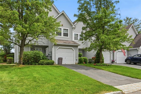 Condo For Sale - 323 Erik Drive<br/> East Setauket, NY 11733
