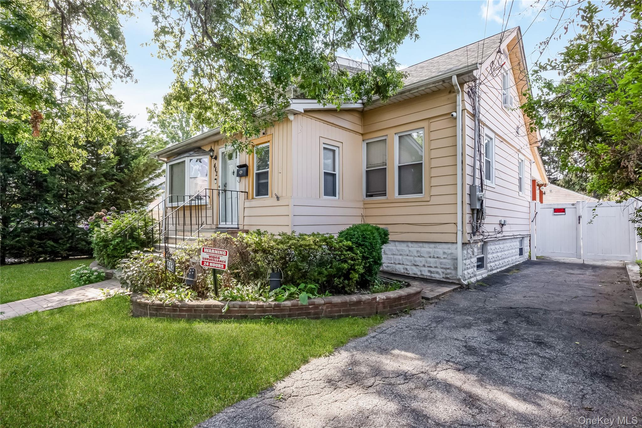 442 Cedar Street - Photo 3