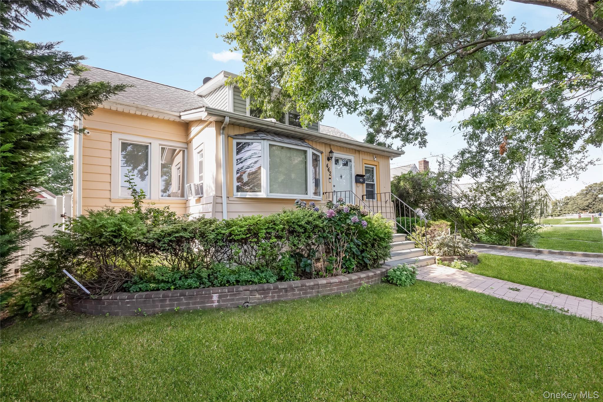 442 Cedar Street - Photo 2