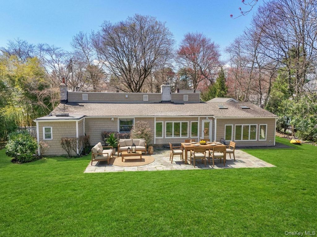 Photo of 17 Old Orchard Road, Rye Brook, NY 10573 (MLS # 981517)