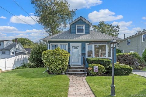 Photo of 1887 Bryant Place, Baldwin, NY 11510 (MLS # 916679)