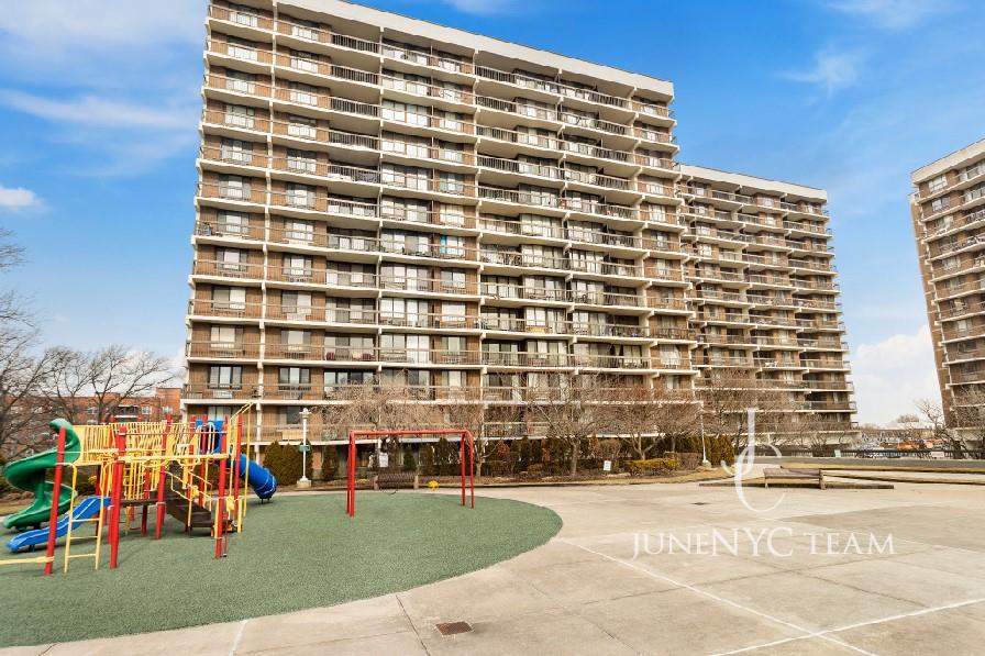 Property for Sale at Union Turnpike 4K, Flushing, Queens, NY - Bedrooms: 2 
Bathrooms: 1 
Rooms: 5  - $645,000