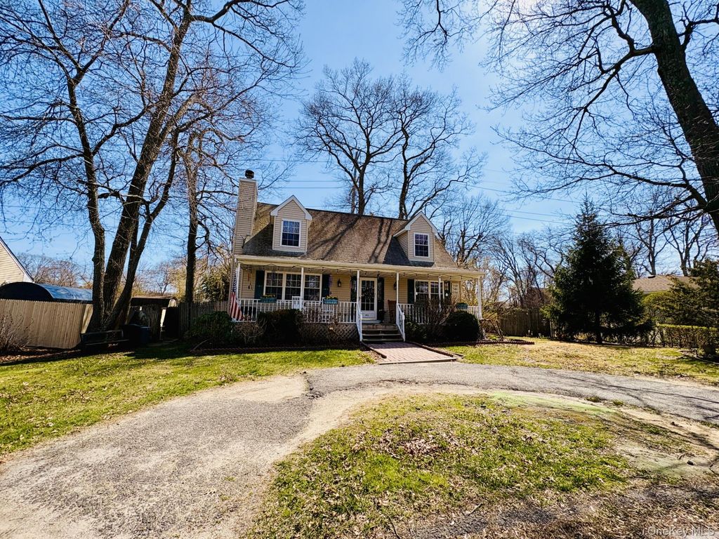 Photo of 142 King Road, Rocky Point, NY 11778 (MLS # 984042)