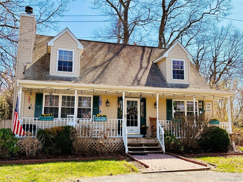 Photo of 142 King Road, Rocky Point, NY 11778 (MLS # 984042)