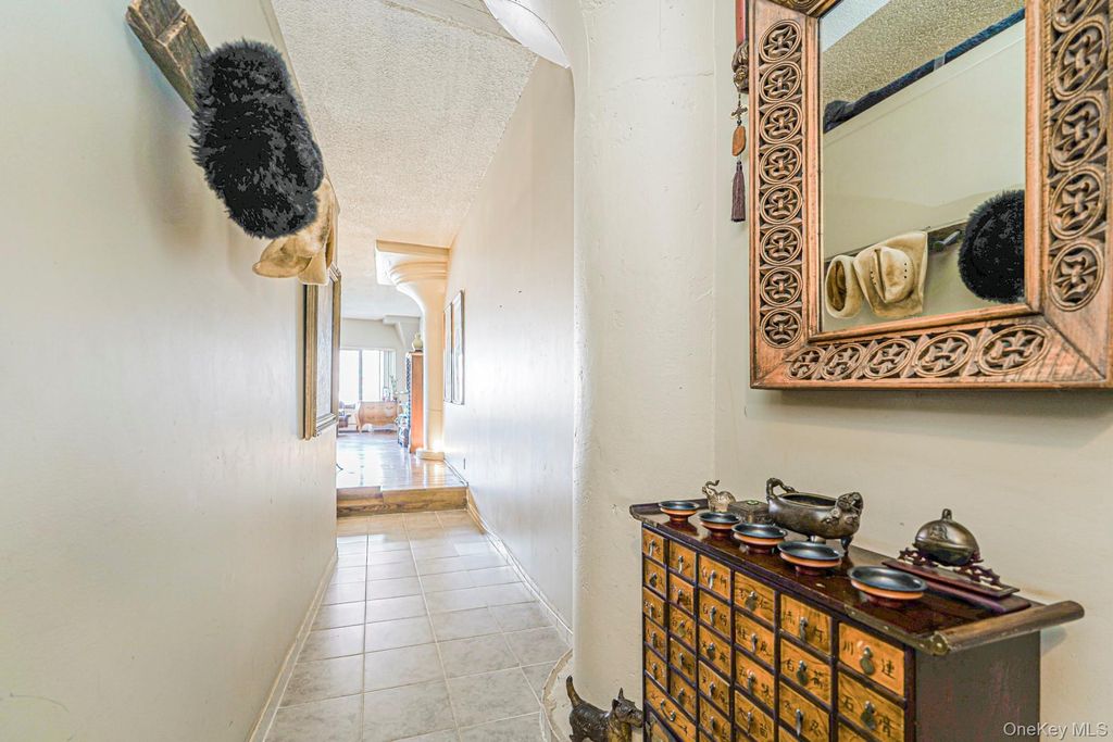 Photo of 10 Bay Street Landing #5J, Staten Island, NY 10301 (MLS # 952263)