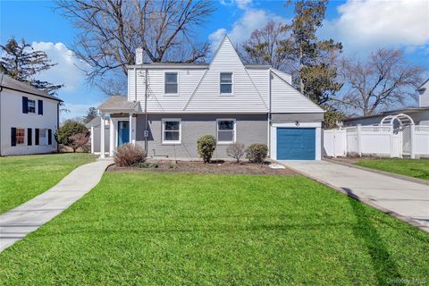 Homes For Sale - 154 California Avenue<br/> Freeport, NY 11520