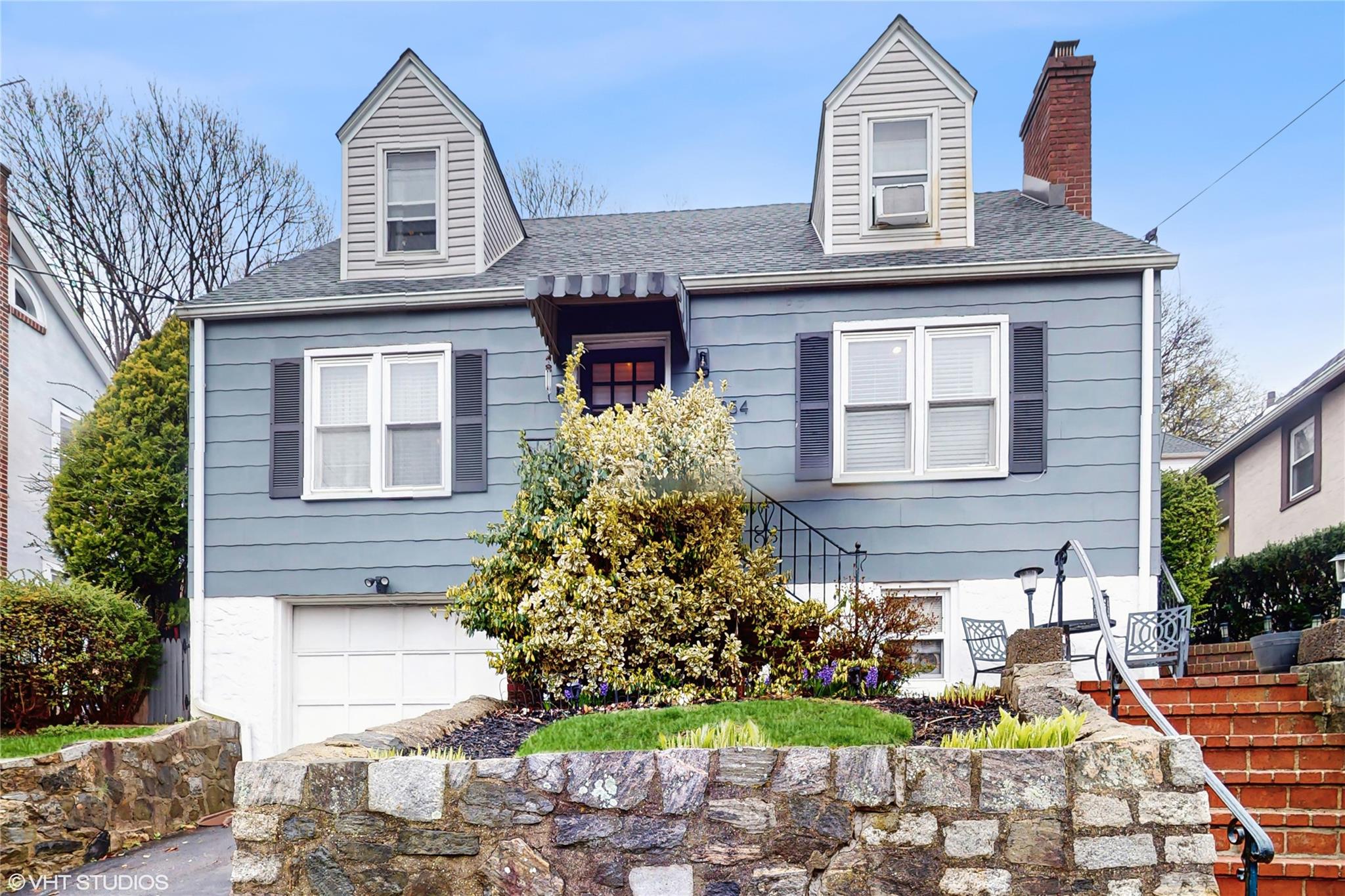 Property for Sale at Sedgwick Avenue, Yonkers, New York - Bedrooms: 4 
Bathrooms: 3 
Rooms: 7  - $645,000