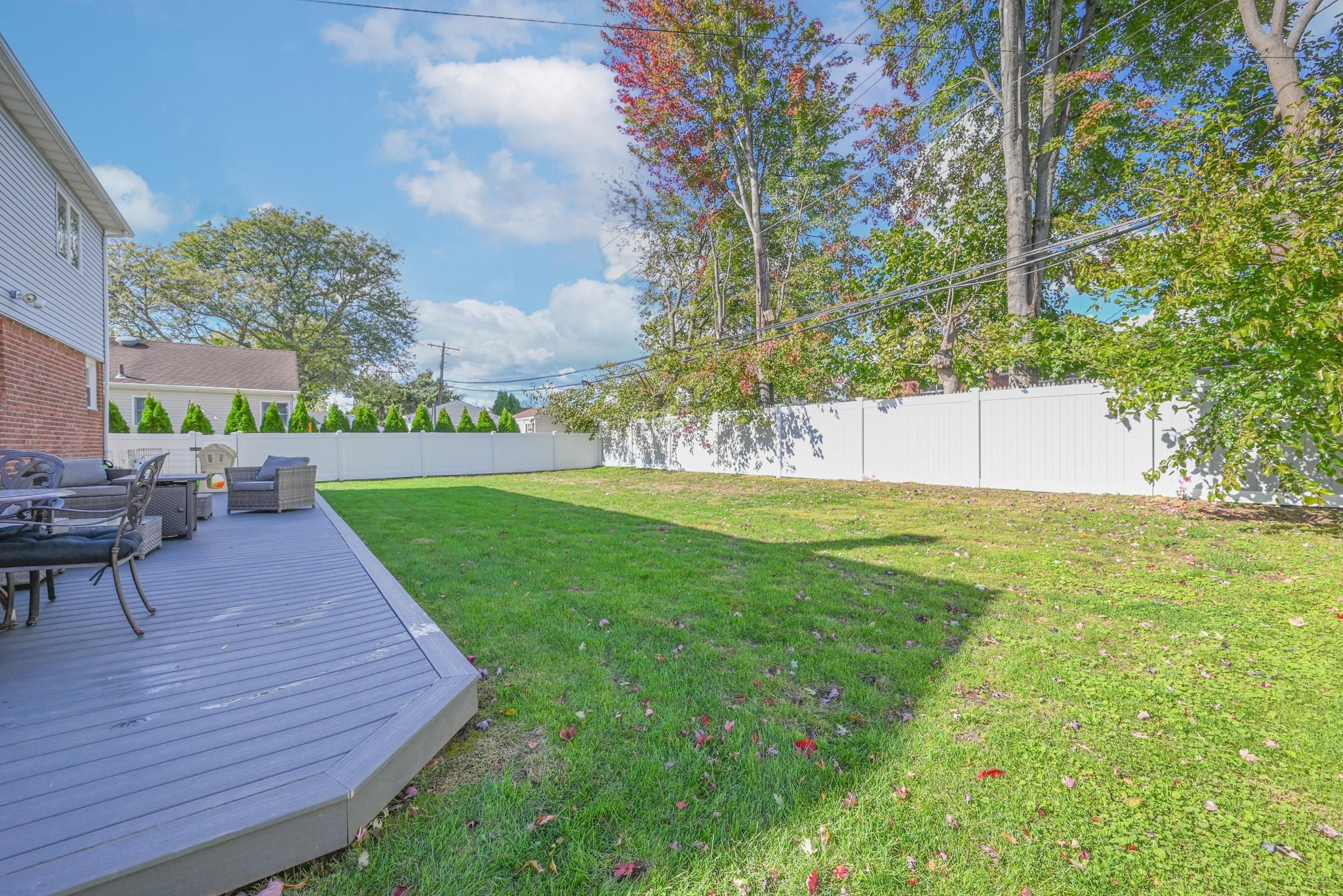68 Kathleen Drive, Syosset, New York image 7