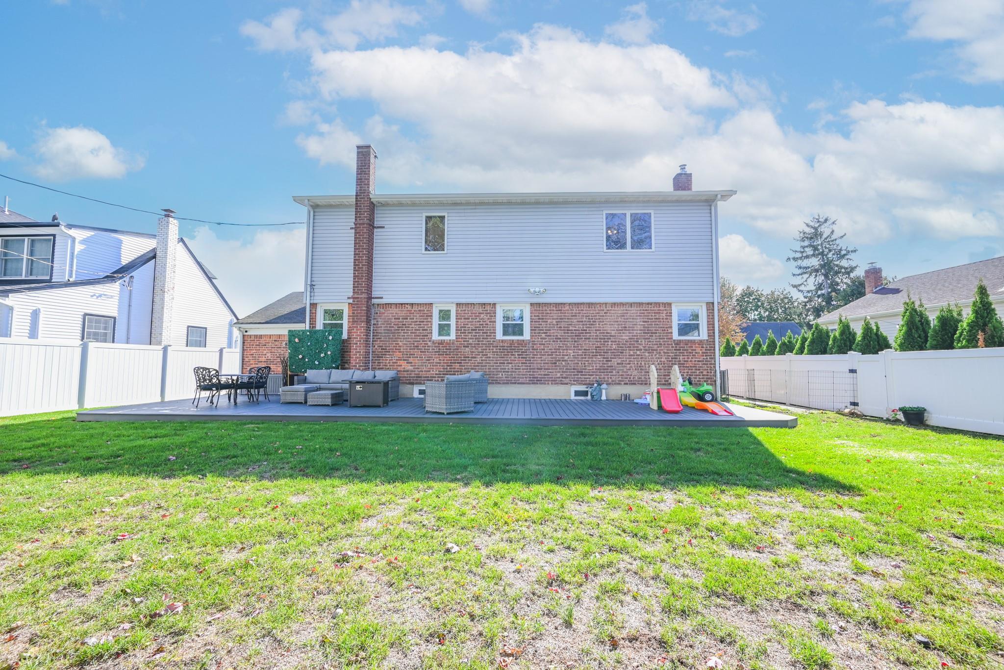 68 Kathleen Drive, Syosset, New York image 5