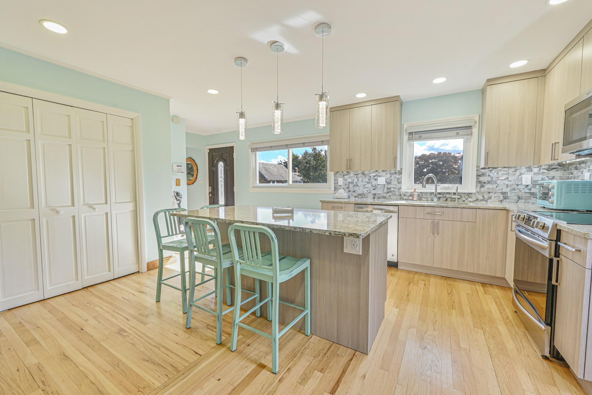 68 Kathleen Drive, Syosset, New York image 13