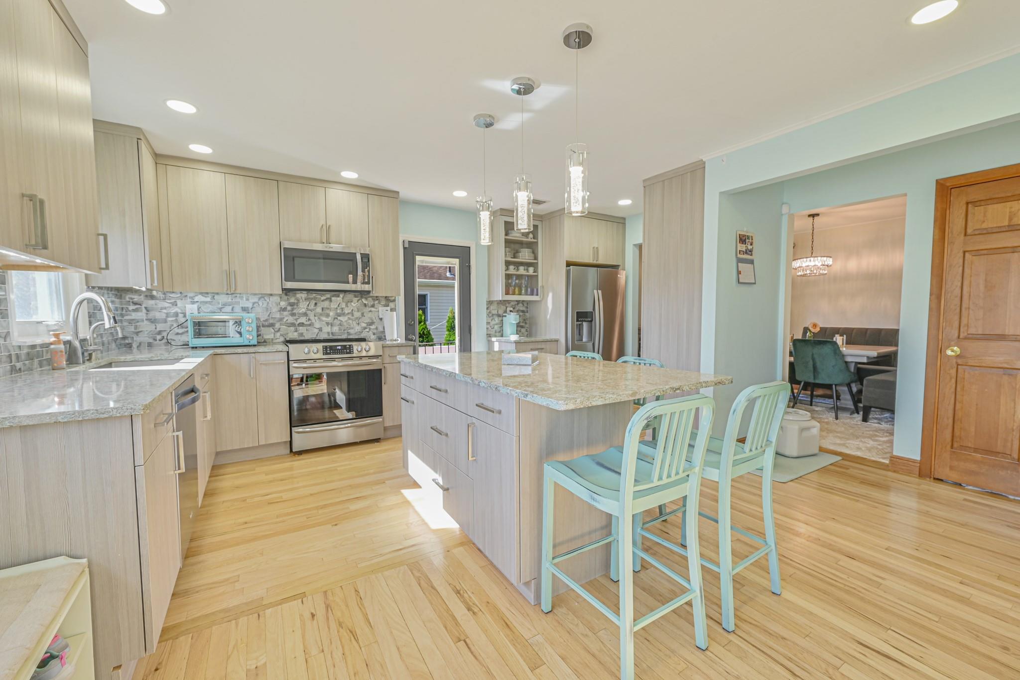 68 Kathleen Drive, Syosset, New York image 10