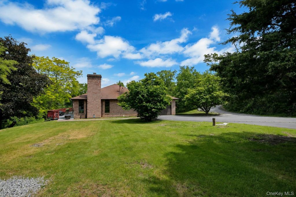 Photo of 220 Oxford Road, Chester, NY 10918 (MLS # 000137)