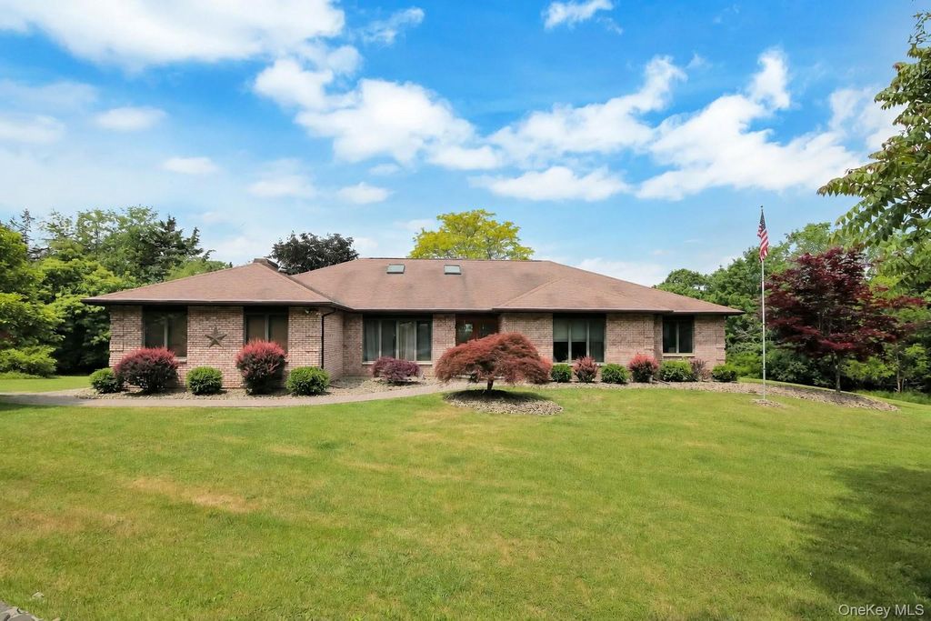 Photo of 220 Oxford Road, Chester, NY 10918 (MLS # 000137)