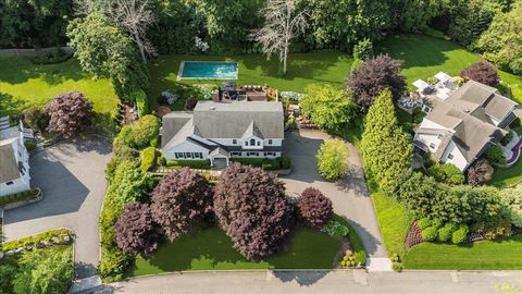 6 Halyard Court Cold Spring Harbor NY 11724