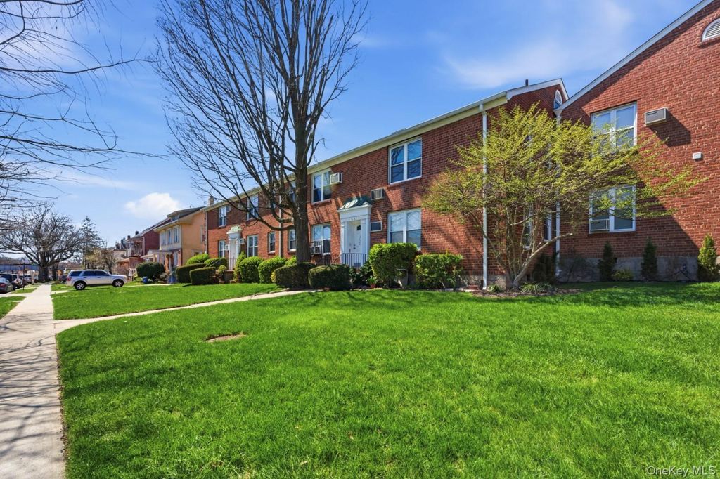 Photo of 36-10 Utopia Parkway Pkwy #E4, Flushing, NY 11358 (MLS # 984988)