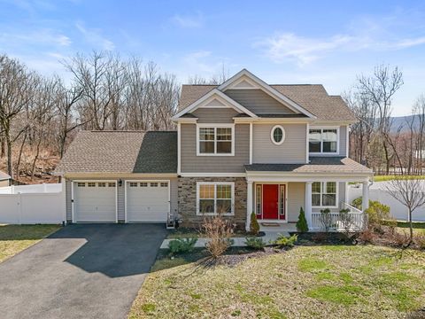 24 Knoll Crest Court Cornwall NY 12518