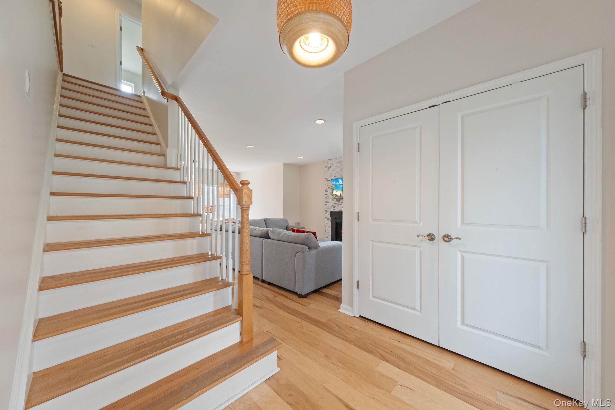 24 Knoll Crest Court