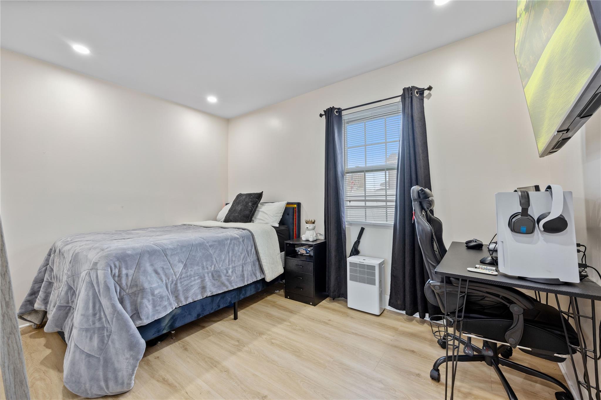515 Beach 43rd Street, Far Rockaway, New York image 17