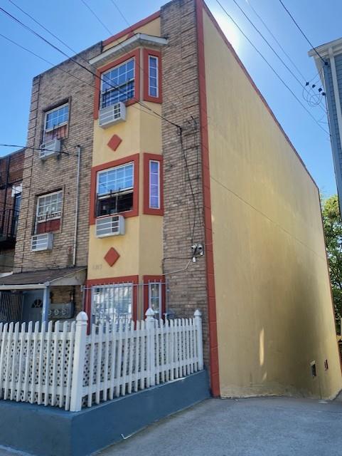 Kingsbridge Terrace, Bronx, New York - 8 Bedrooms  
5 Bathrooms - 
