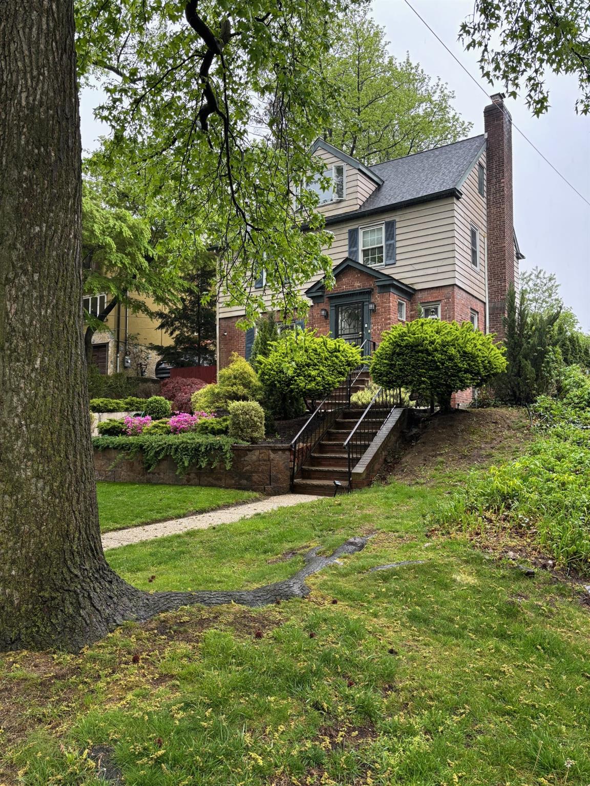 Mclaughlin Avenue, Holliswood, Queens, NY - 4 Bedrooms  
4 Bathrooms  
8 Rooms - 