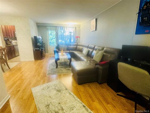 Photo of 4705 Henry Hudson Parkway W #3D, Bronx, NY 10471 (MLS # 929293)