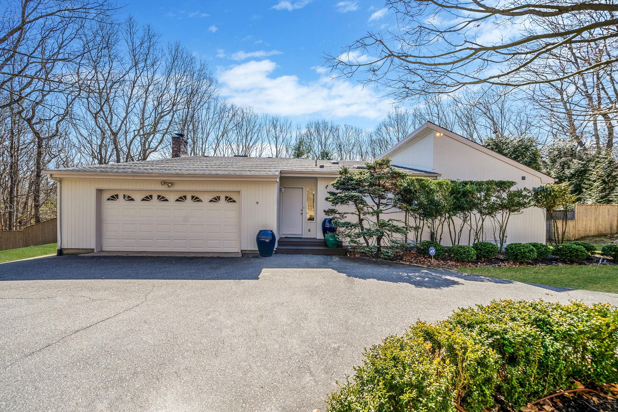 44 W Bob White Drive, Water Mill, Florida image 4