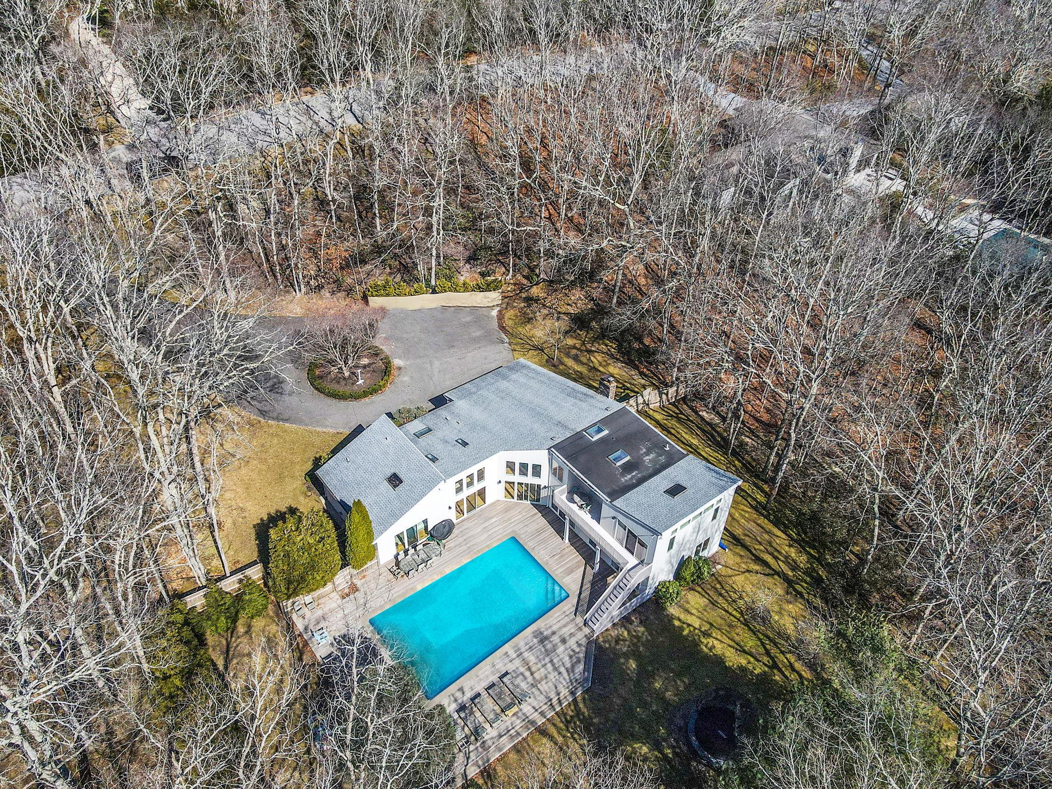 44 W Bob White Drive, Water Mill, Florida image 3